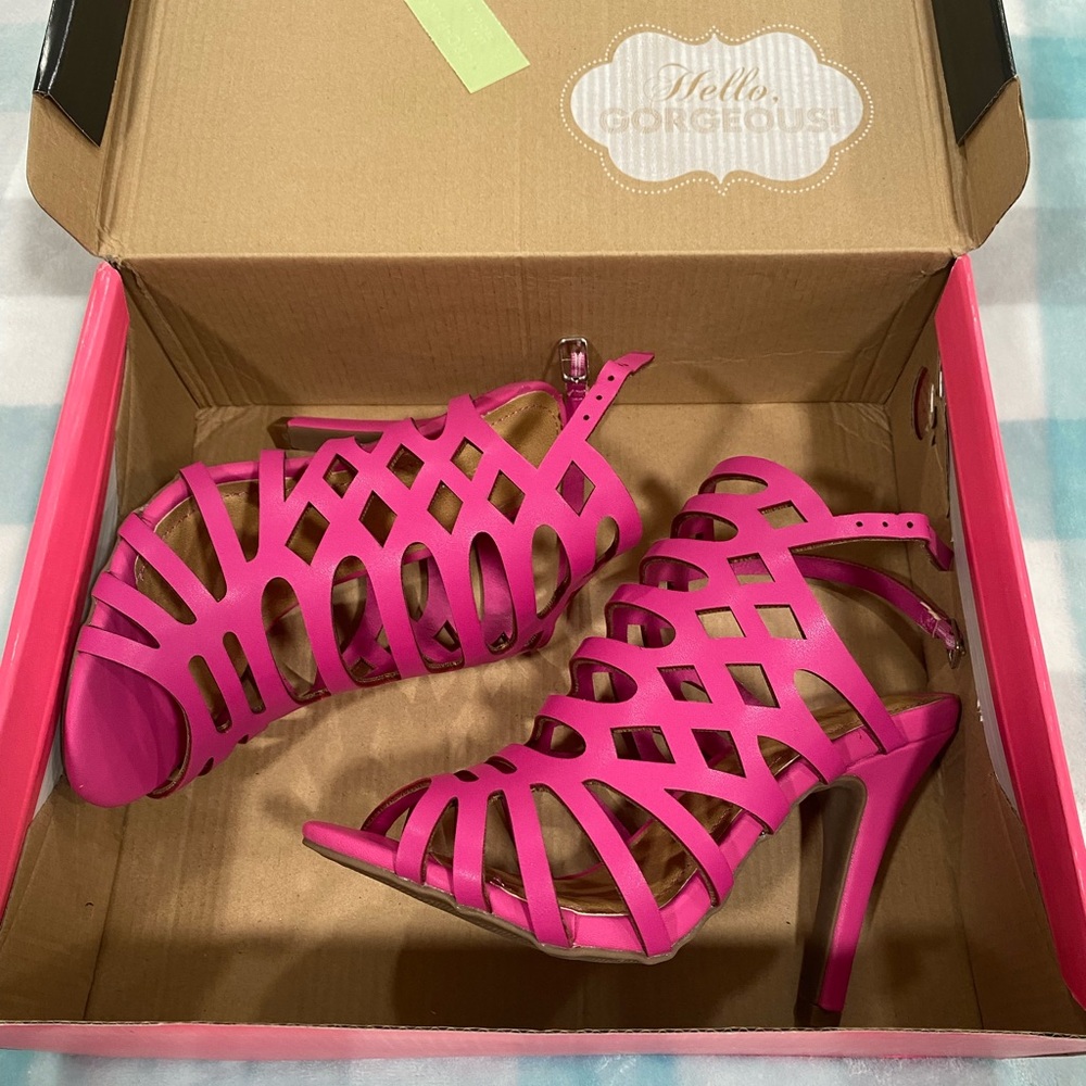 Pink heels - Picture 2 of 5